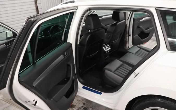 Skoda Superb cena 78999 przebieg: 152000, rok produkcji 2018 z Hel małe 172
